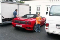 sohn_mit_ferrari